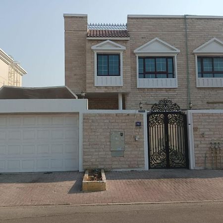 Elegant Villa Rooms In Dubai Near Airport Exterior foto