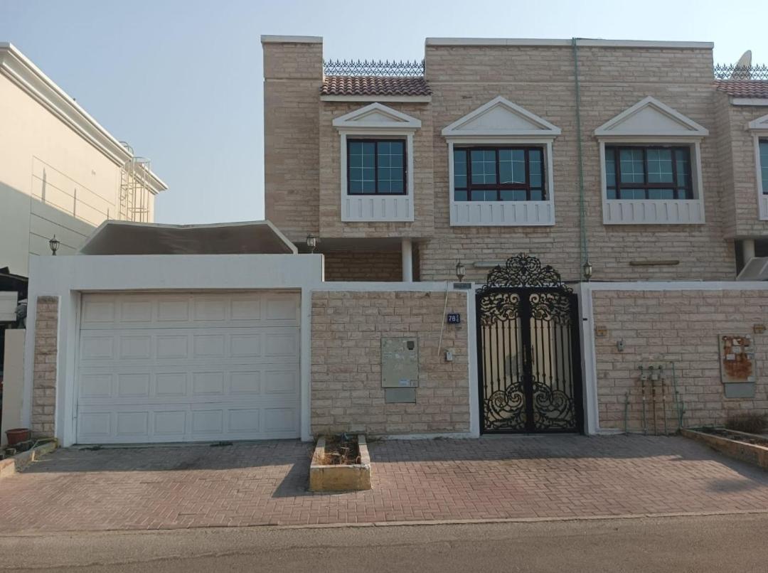 Elegant Villa Rooms In Dubai Near Airport Exterior foto